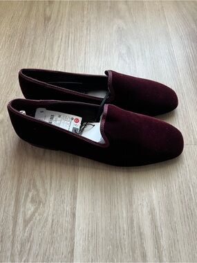 Zara Women's Burgundy Velvet Loafers (Size 6)
